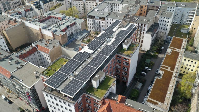 Energieautarkie mit System: Solarize erhält 4,3 Millionen-Investment für Weiterentwicklung des Microgrid-Operating-Systems